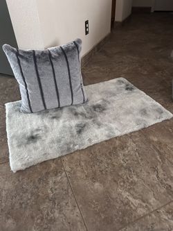 FAUX RABBIT ACCENT RUG & PILLOW 🦋