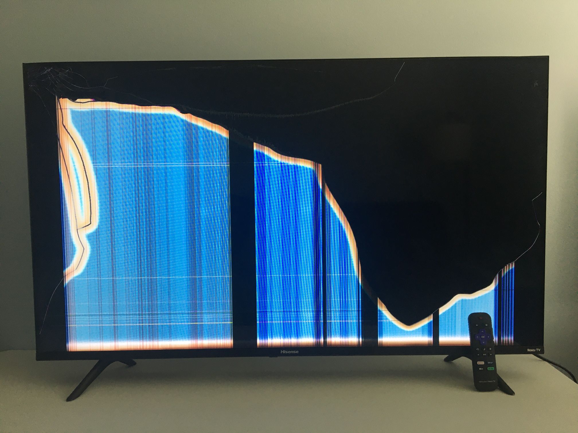 43” Hisense Roku LED LCD TV Cracked Screen for Parts