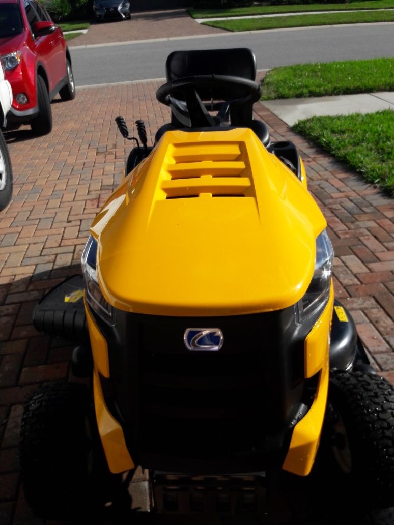 Riding Mower Cub Cadet XT1 LT42