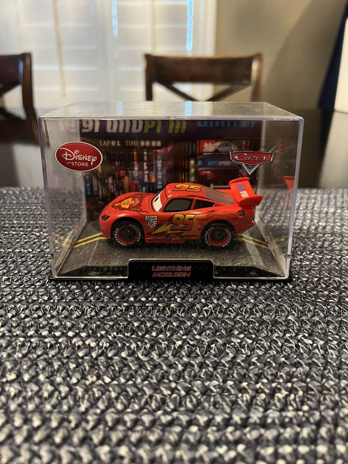 Disney Store Cars Lightning McQueen 1:43 Scale Die Cast