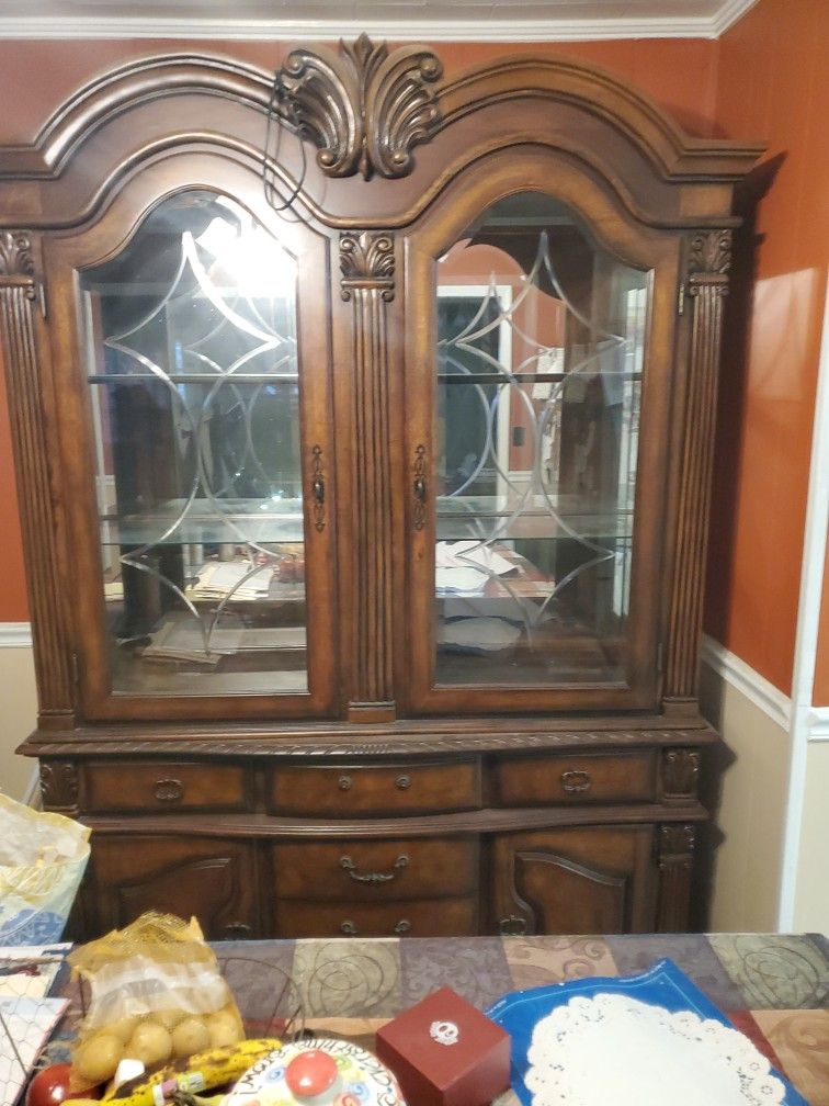 Dining Table With 8 Heavy Chairs And China Hutch