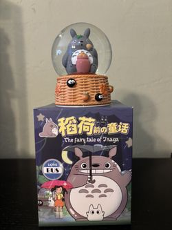 Totoro Snow Globe