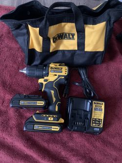 Dewalt atomic compact drill /with 2 batteries and charger (new) $110