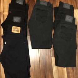 6 Pcs Levi’s Jeans .3 Pcs Size W28L28 2 Pcs Size W28 L 32 1 Pcs W30 L 32