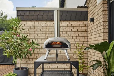Ooni Karu 12 Multi-fuel Outdoor Portable Pizza Oven - Reaches 950°F and Cooks 12 Inch Pizzas in 60 Seconds. Versatile Wood or Propane Gas Fired Grill