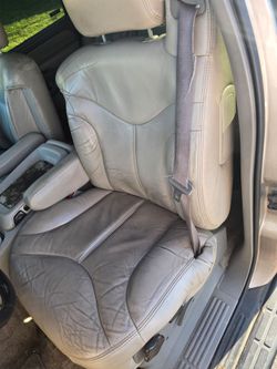 Driver and passenger leather seats Yukon tahoe