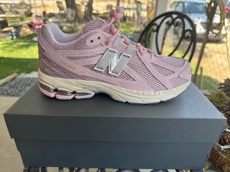 New Balance 1906R Pink Sneakers