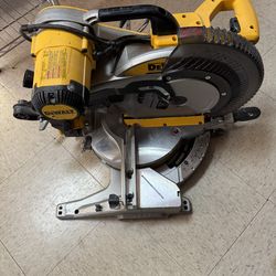 DEWALT 12" Double-Bevel Compound Miter Saw (Model DWS716)
