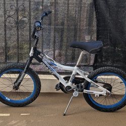 Kids Bike/Bicycle w/kickstand
Bicicleta para niños