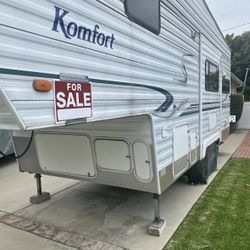 2004 Komfort 5th wheel - 25'