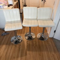 Set of 3 White Bar Stools – Great Condition