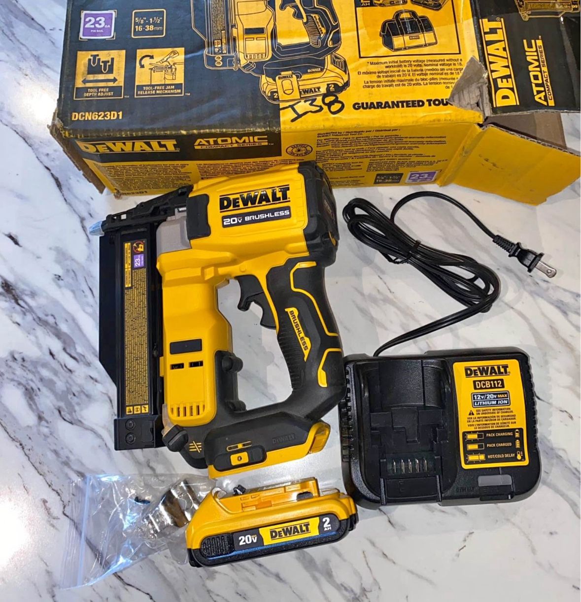 Dewalt 20v 23ga pin nailer kit