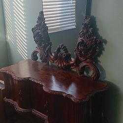 Pulaski Antique Dresser $125.00 OBO