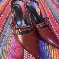 red, patent leather, pointed-toe, slingback kitten heels size 39–8 1/2 US 