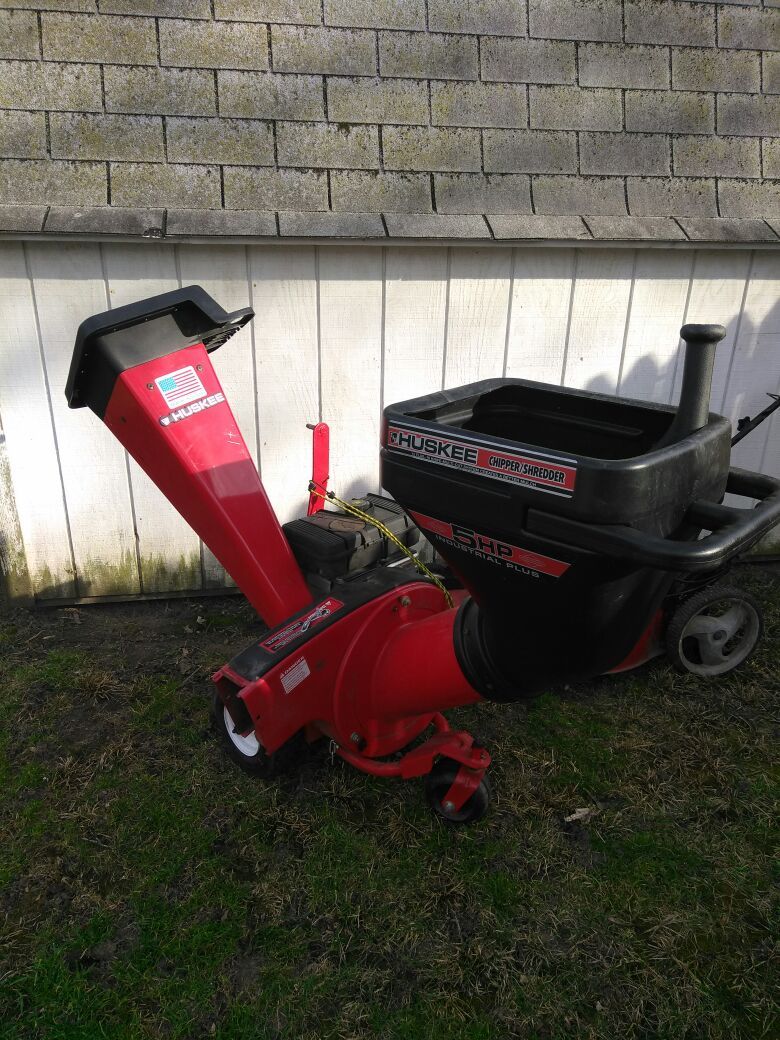 Huskee Chipper//Shredder 5hp Industrial Plus