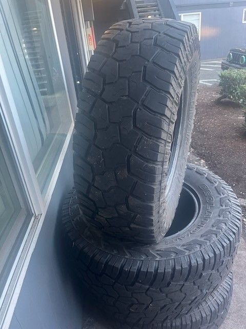 Set 4 Tires 285 70 17 50% Life All Terrain