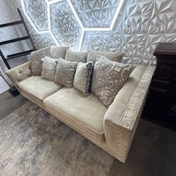 ✅SAME DAY DELIVERY 🚚 Tan Tufted Long Couch