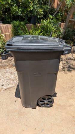 64 Gallon Fully Black Toter Trash Can/Garbage Can