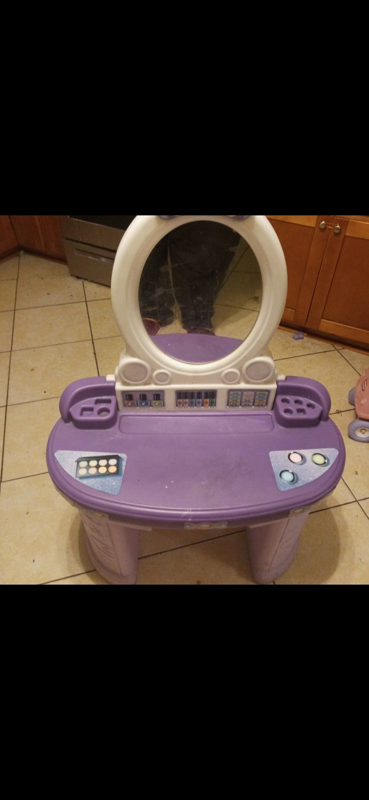 Little Girls Vanity 