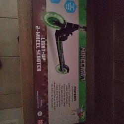 Minecraft Light Up 2 Wheel Scooter