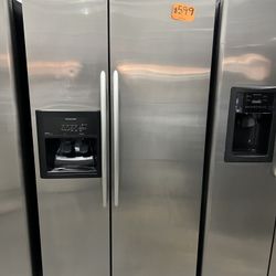 Kitchen Aid 36” Wide Side By Side Stainless Steel Refrigerator In Excellent Condition 