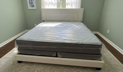 NEW MATTRESS KING SIZE PLUSH WITH BOX SPRING