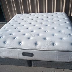 Beautyrest King Mattress And Box Spring 