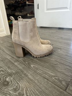 Cute Boots Size 7