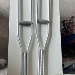 muletas y bota terapeutica