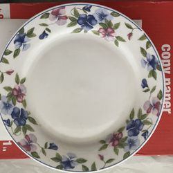Set of 4 Majesticware Oneida Freesia Floral Stoneware dinner plates, 11”