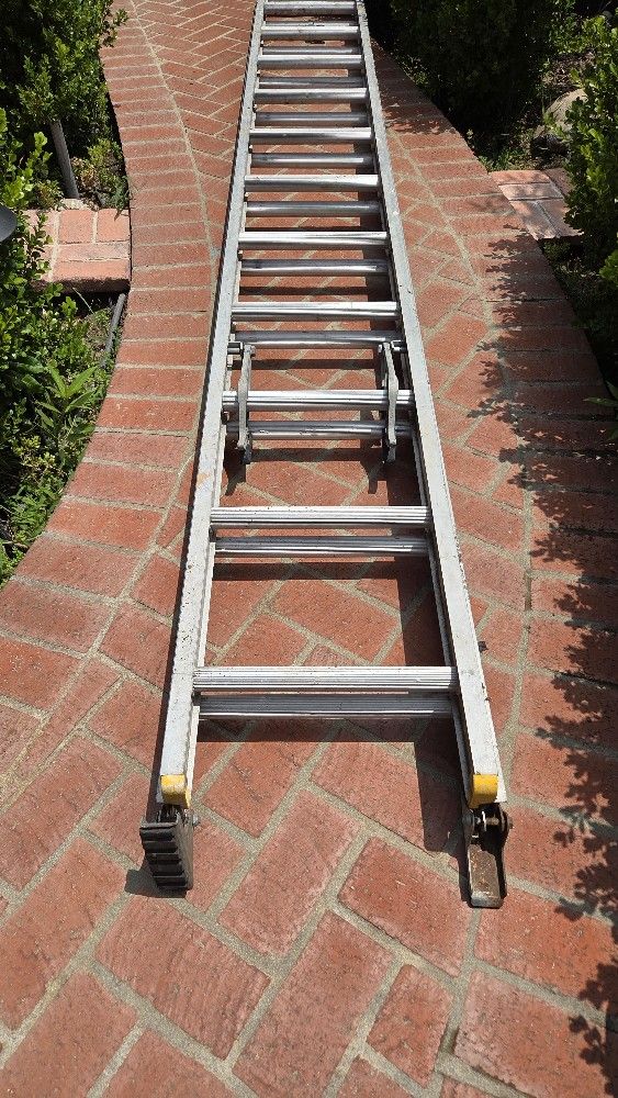 24' Aluminum Extension Lader