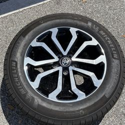 New Toyota Corolla Cross 2022 17" OEM Alloy Rim AND Michelin Primacy Tire (215/65R17)