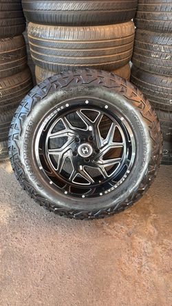 Rines hard core 20x10 /5-5-5 on 35x12.50/20 venon power xt 50% vida Dot 1223 están en buenas condiciones  para ram