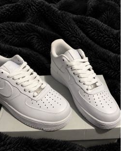 New Nike Air Force 1 Size 9.5
