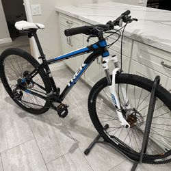 29er Trek X-Caliber MTB Size MEDIUM 3x8 Speed