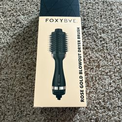 FoxyBae blowout brush