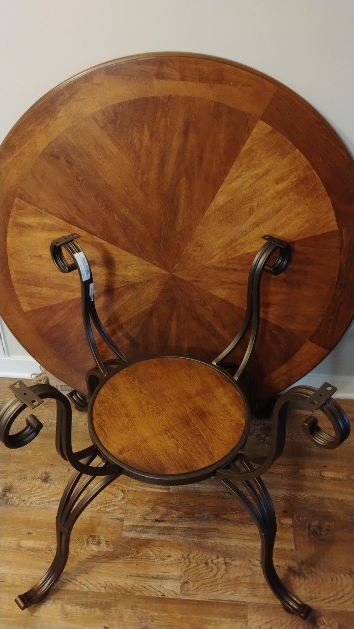 Dining Table Four Chairs Excellent Condition