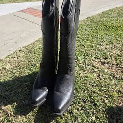 Black cowgirl boots