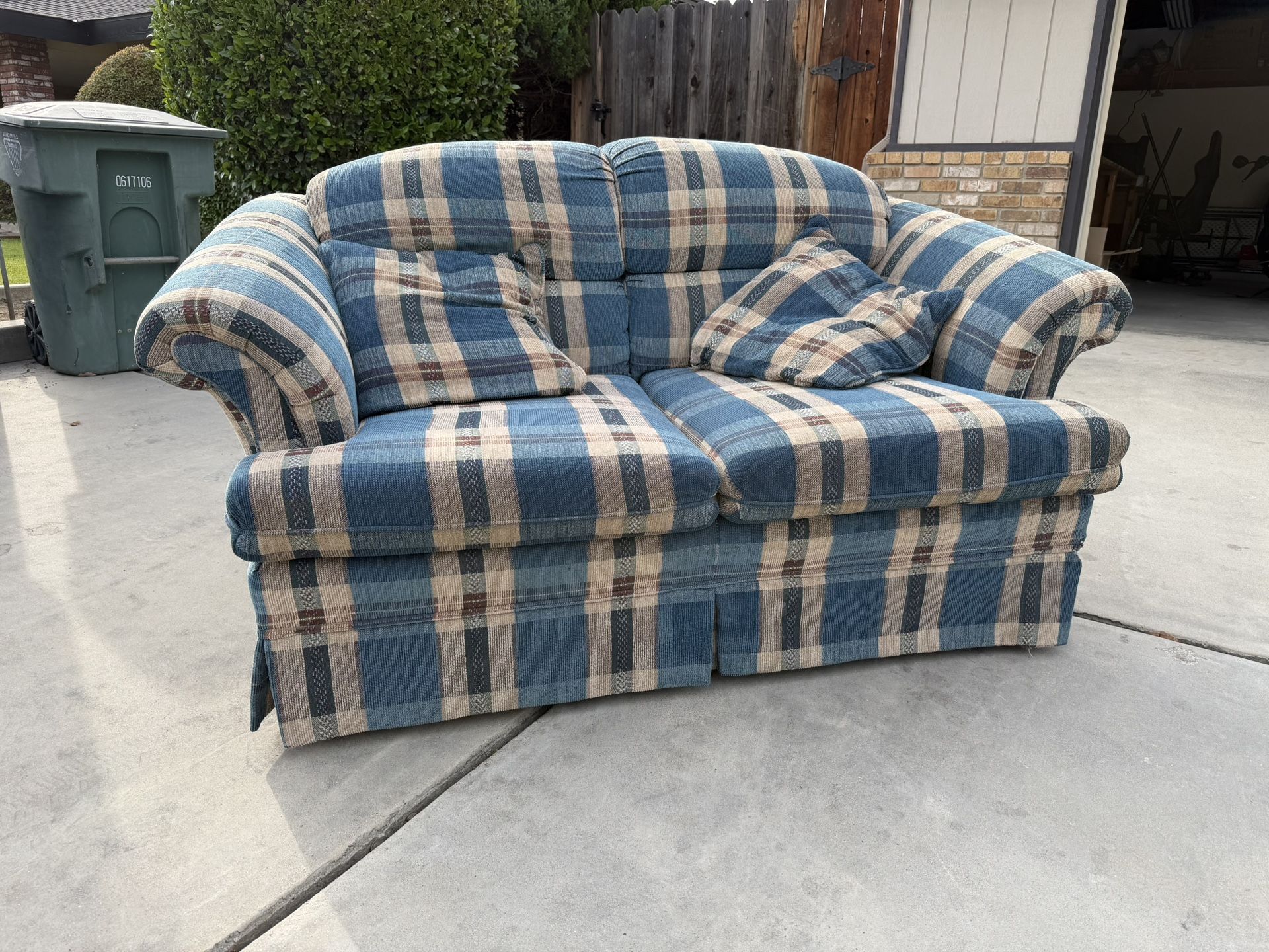 Broyhill Love Seat Sofa