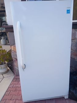 Refrigerator trabaja Bien
