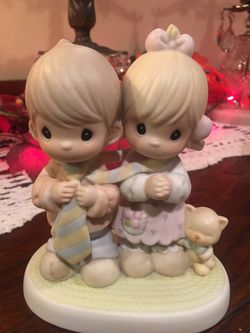 1999 Precious Moments Bless Be The Tie That Binds Figurine 520918
