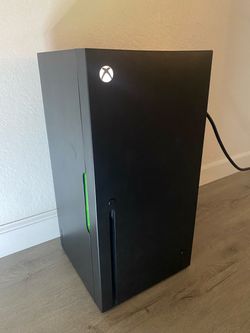 Xbox Series X Mini Fridge 10 Liter Thermoelectric Cooler AC/DC Black Model 17315