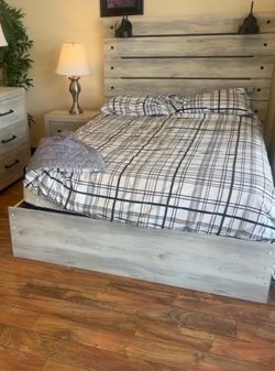 Queen wood bed frame