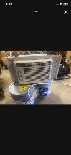 low price moving- 8000 BTU $600 + tax RETAIL REALLY NICE WINDOW AC