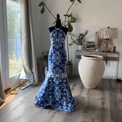 Prom Dress Party Dress  Winter formal Dress.  Gorgeous Dress Medium / Large.   Can Be Altered To A Small 