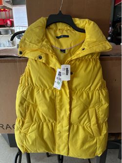 Gap women’s  puffer vest