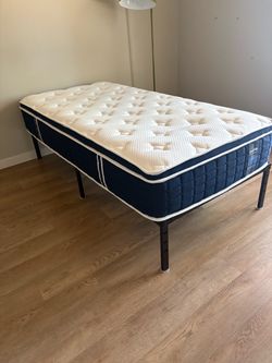 Bed mattress XL town and frame