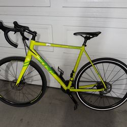 Fuji cyclocross bike tall.