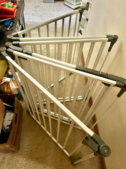 **Gate white metal 6-panel metal safety barrier 12.5’. White frame w/ dark grey plastic joints & release buttons.