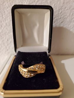 Very Stylish Ring. Heavy 18K Yellow Gold Plate with 18 Set Crystals.